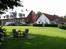 Hoovedbygningen set fra haven
